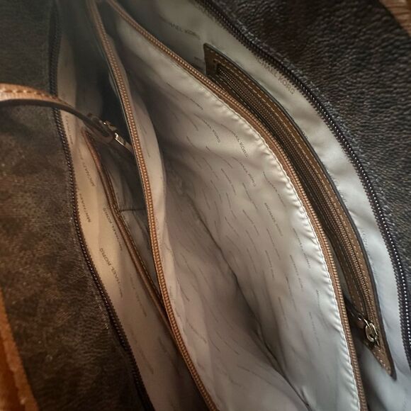 Michael Kors Jet Set Medium Tote Bag - Picture 5 of 8